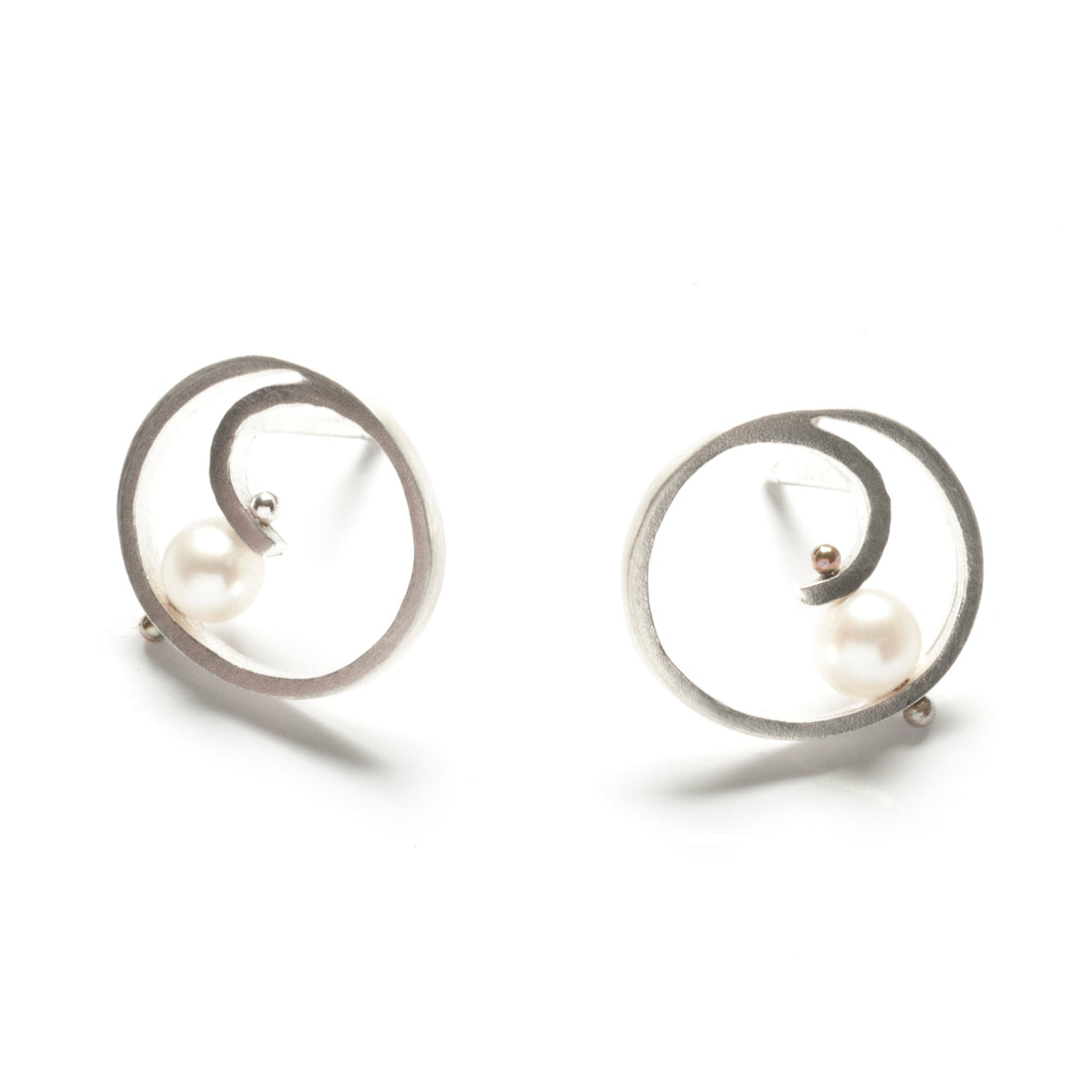 QS21PE - Mini Spiral Earrings with Pearls, post