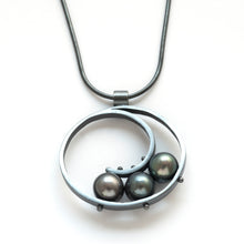 QS28N - Large Spiral Necklace with Pearls
