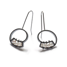 QS30LE - Horizontal Swirl Earrings with 3 Fresh water pearls