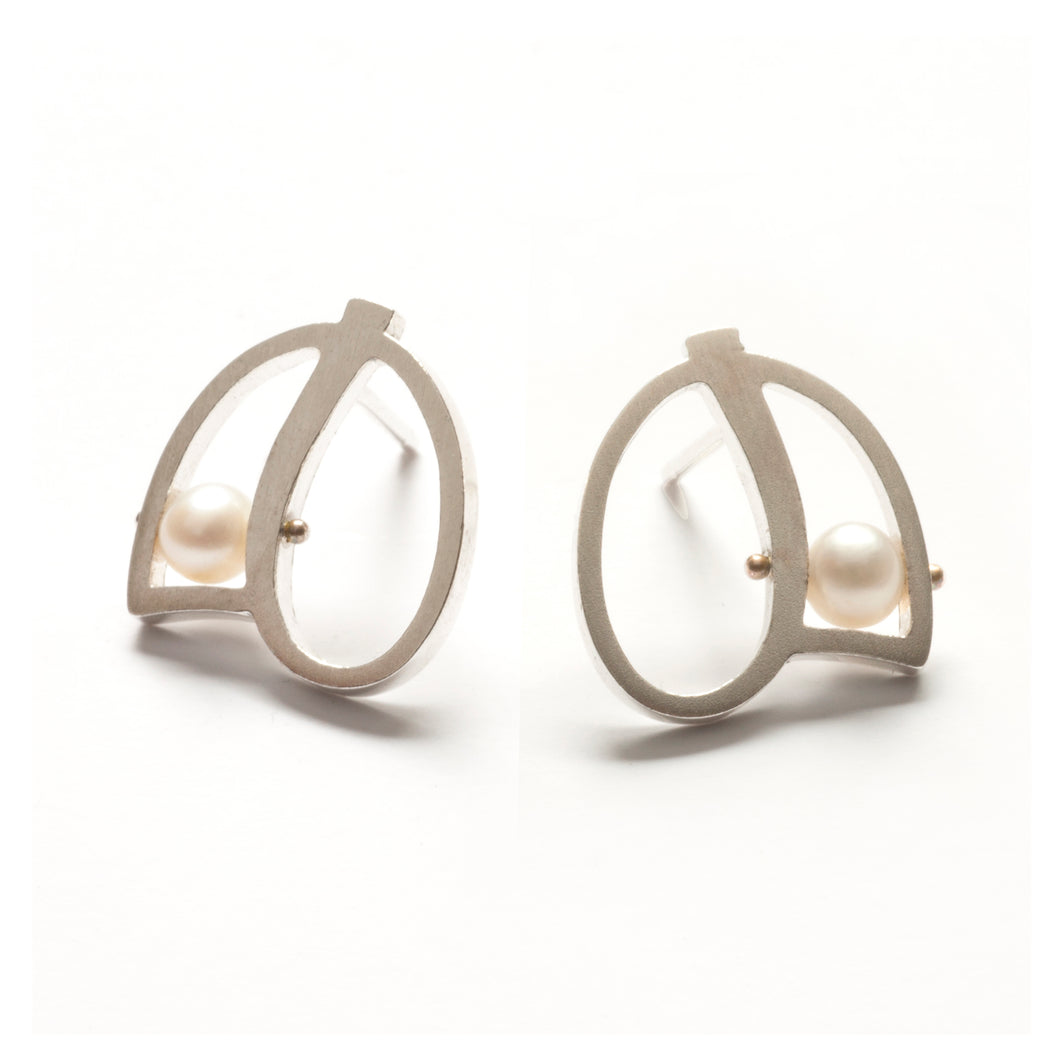 QS50PE - Mini Swirl Earrings with Fresh water pearl, post