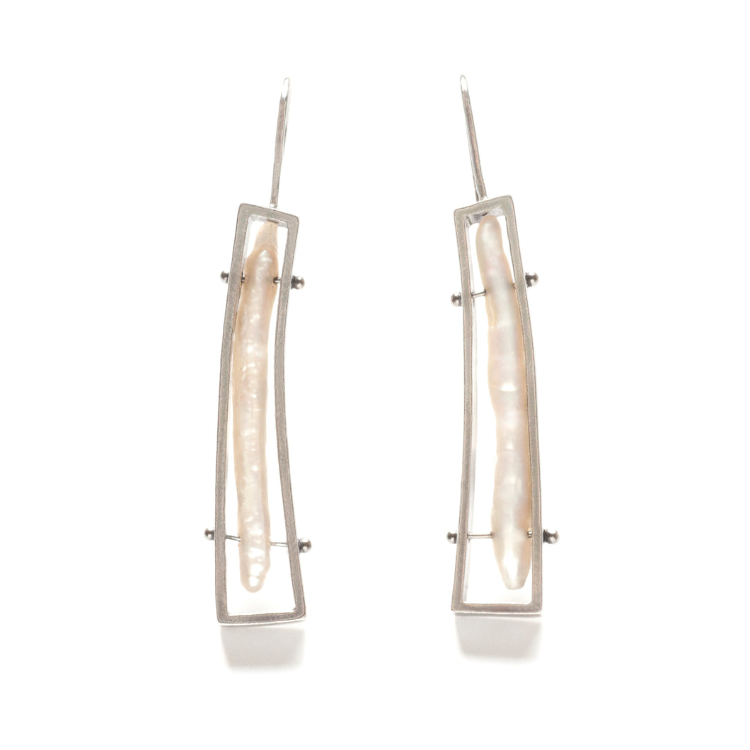 W06LE - Wedge Stick Pearl Earrings